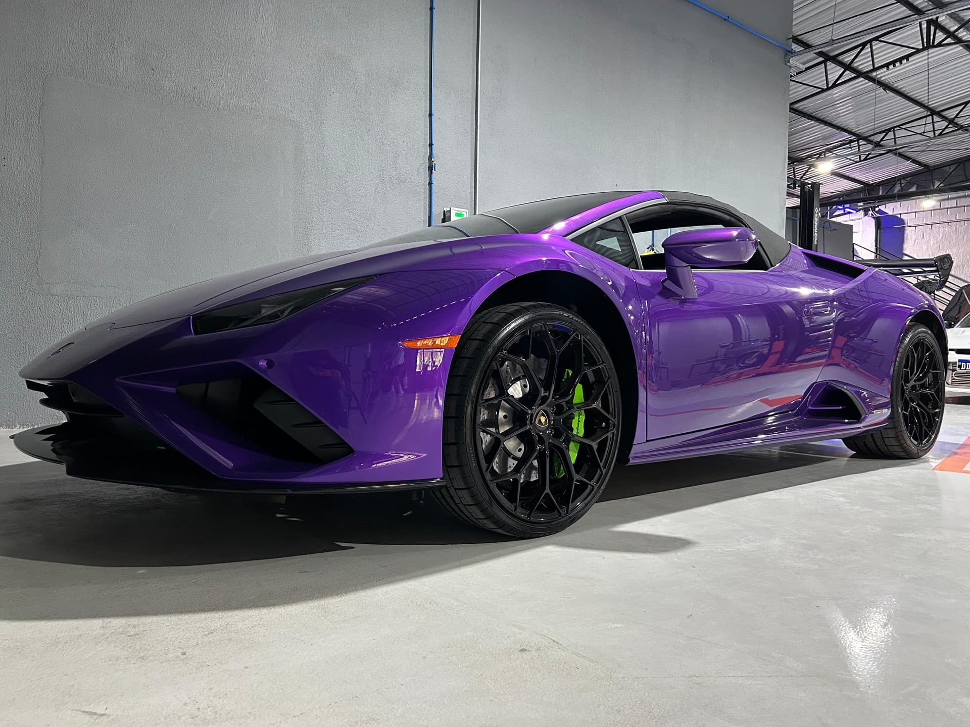Lamborghini em atendimento na oficina GT Performance